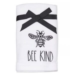NEW Rae Dunn Bee Kind Hand Towels Set 🐝